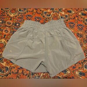 Lululemon women’s track that short size6